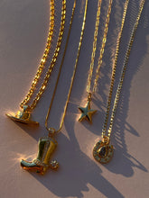 Load image into Gallery viewer, Estelle Star Necklace
